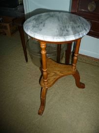 SMALL SIDE TABLE W/MARBLE TOP