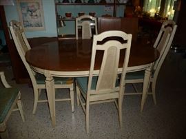 DINING TABLE W/3 LEAFS, PADS, 6 CHAIRS
