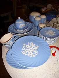 BLUE/FLORAL DISH SET