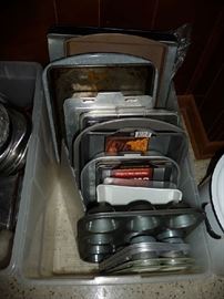 METAL BAKEWARE