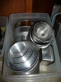 METAL BAKEWARE
