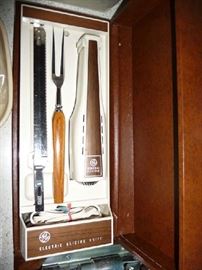 CLOSEUP OF ELECTRIC KNIFE