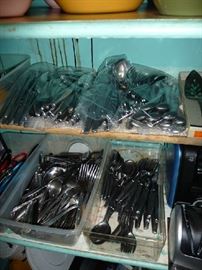 FLATWARE SETS