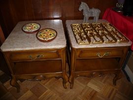 2 WOOD/MARBLE END TABLES, WALL DECOR