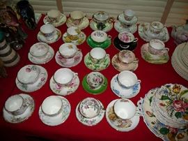 TEACUPS/SAUCERS