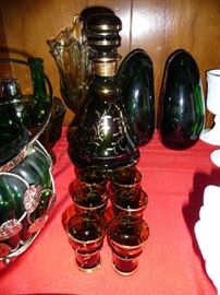 GREEN/GOLD DECANTER W/6 GLASSES