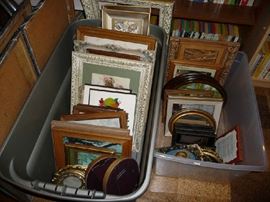 WALL PICTURES, PICTURE FRAMES