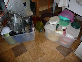 PLASTICWARE/METAL BAKEWARE