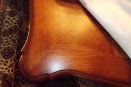 Detail of the surface of the dining room table