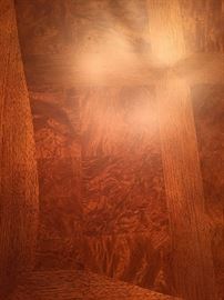 Detail of the dining room table's wood pattern
