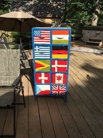 Metal flag drawers