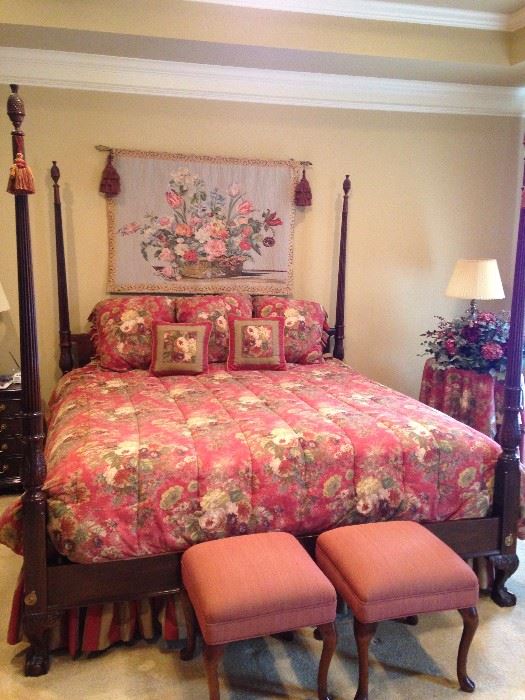 Lovely four poster king size bed; matching bedroom stools; coordinated tapestry