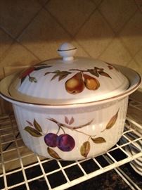 Fine oven-to-table" Royal Worcester "Evesham" casserole with lid