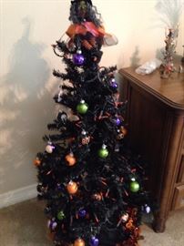 Tree with Halloween decorations