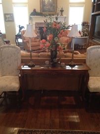 Sofa table; matching lamps; matching parson's chairs
