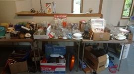 Assorted smalls including quilting patterns and books. 