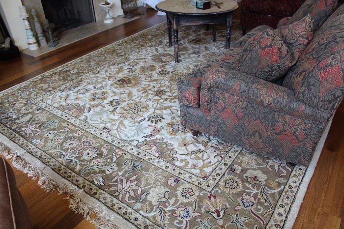 9.1 x 12.3 beautiful area rug made in India. Color noted as "Sand"