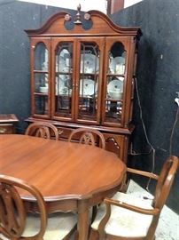 Bernhardt Table and 6 Chairs