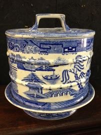 Blue Willow Covered Cake Plate