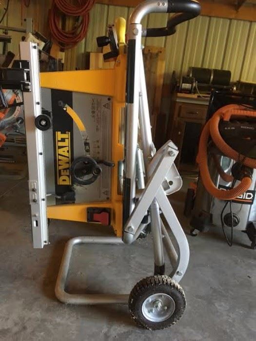 10" Table saw with a Bosch Mobile stand