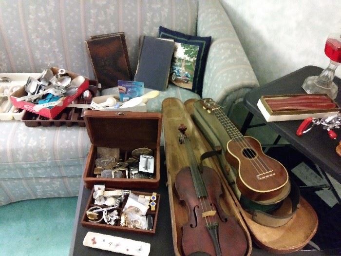 Mini Gibson and Violin