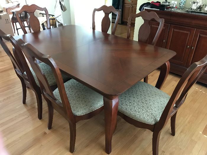 Thomasville dining room set: 6 chairs, pads, leaves, sideboard