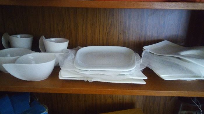 SOLD - 2 Villeroy & Boch place settings with 2 Crate & Barrel plates 