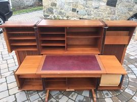 desk in a box front top