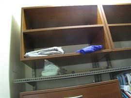 Another part of the closet structure so you can see how detailed this is. easy to dismantle and put up again in your closet. Can be stretched to fit a larger size closet