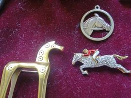Horse Pins, Pendant 