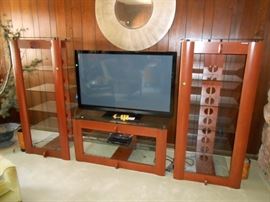 Bell 'Ogetti entertainment center