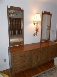 dresser w/ mirrors - american of martinsville