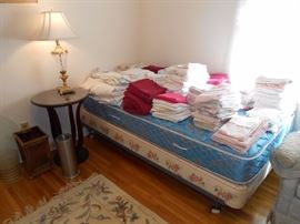 lots of linens, bedding, sheets, tableclothes, etc