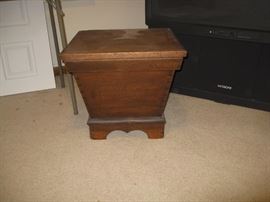 Wood commode