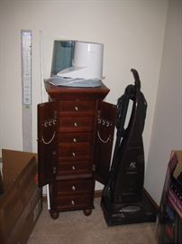 Jewelry chest open