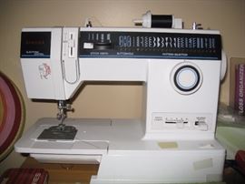 Singer electronic control sewing machine - many stiches widths, lengths and designs