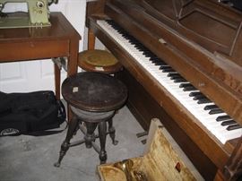 Piano stools