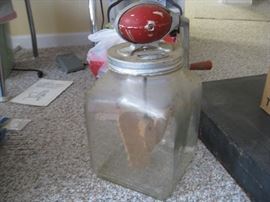 Daisy wood paddle churn