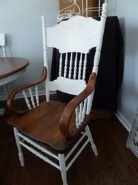Solid Oak pedestal table and 6 chairs(2captain)