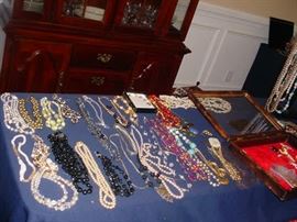 some more jewelry...there is SO much