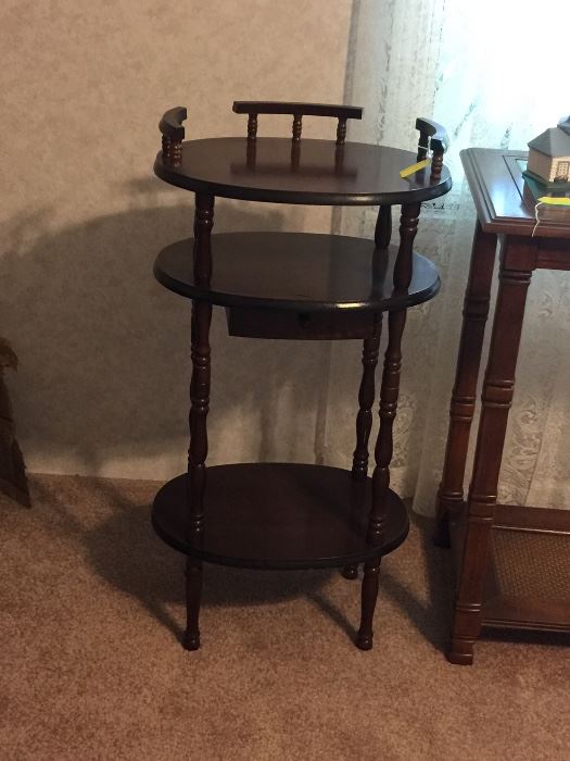 Lovely! 3 tier phone table