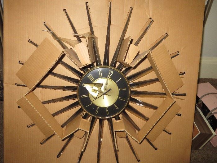 ELGIN VINTAGE STARBURST WALL CLOCK
NEVER OUT OF BOX
