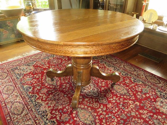 OAK ROUND DINING TABLE

