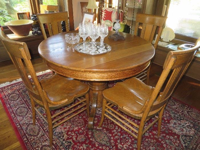 OAK ROUND DINING TABLE
SET OF 5 OAK DINING CHAIRS
