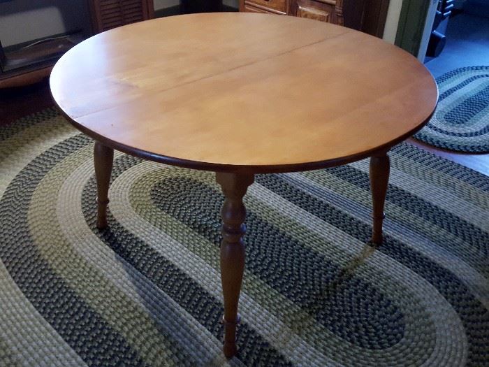 Round table with 2 leaves and six chairs