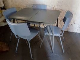 vintage kitchen table w/ 4 chairs