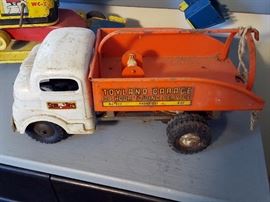 Vintage Structo wind up towing tow wrecker Toyland Garage Truck