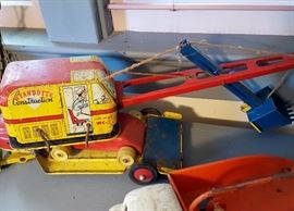 Vintage Early Wyandotte Construction Company Toy Shovel/Crane