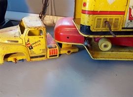 vintage Wyandotte Toys " Wyandotte Construction" Metal Truck & Lowboy Trailer