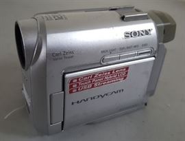DCK105 Sony Digital Video Camera Recorder DCR-HC20